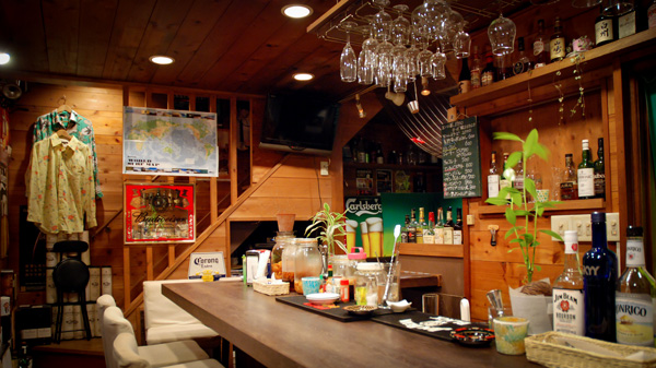 CREW'S BAR